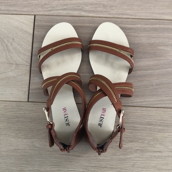 Like New! Sandals, size 8 - Picture 3 of 6